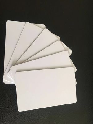 Imprimable thermiquement en PVC Carte vierge Carte vierge Cr80 54*85.6mm Pour la production de cartes
