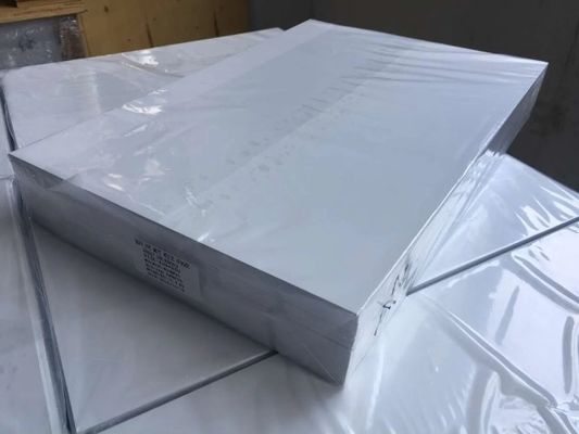 Environnemental 0,3 mm couleur blanche Recycleable imprimable PVC feuille de plastique pour la production de cartes Smat