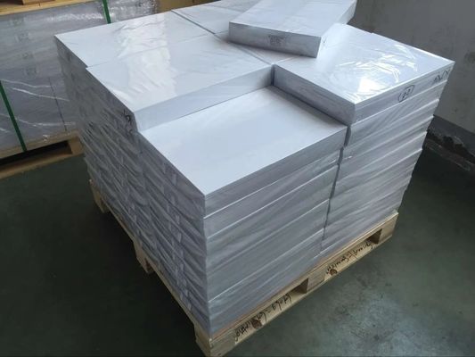 Environnemental 0,3 mm couleur blanche Recycleable imprimable PVC feuille de plastique pour la production de cartes Smat