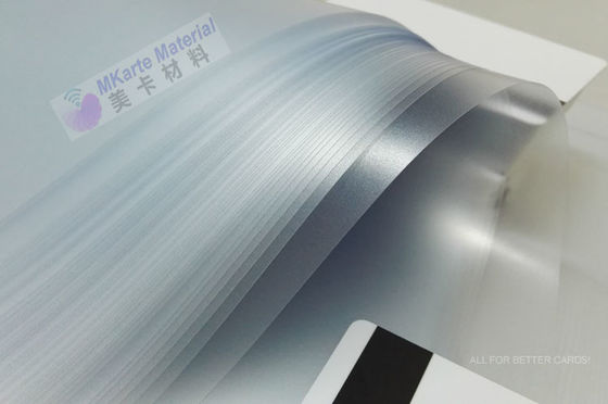 Vicat 5 kg 72±2 C Carte transparente en PVC abordable et durable avec un taux de rétrécissement par chauffage ≤ 10% Production de cartes bancaires