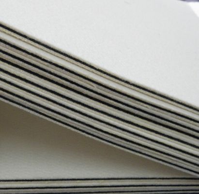 Coussins en feutre confortables pour stratification de cartes à puce avec finition de surface en laine et matériau intermédiaire en gel de silice noir