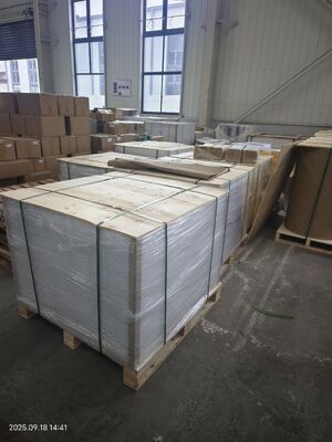 Feuille de noyau en PVC mat des deux côtés d'épaisseur de 0,12 à 0,76 mm avec point Vicat 77 + 2 ℃ pour l'impression offset et sérigraphiée