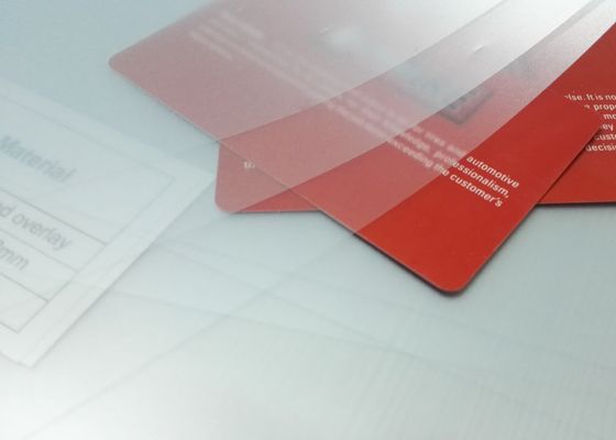 Film de revêtement en PVC imprimable à déclin lent décalé d'une épaisseur de 0,04 à 0,10 mm pour la stratification de cartes