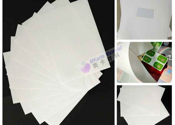 Feuille en plastique de noyau de PC résistant aux chocs d'impression offset pour la carte de plastique de PC