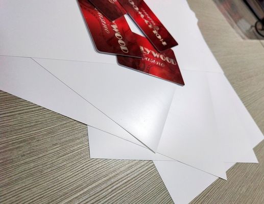 Feuilles compactes composées blanches de polycarbonate pour la production à extrémité élevé de corps de carte PC