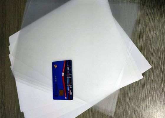 Précisez la feuille découpée avec des matrices de profil de polycarbonate d'impression offset pour la production de corps de carte PC
