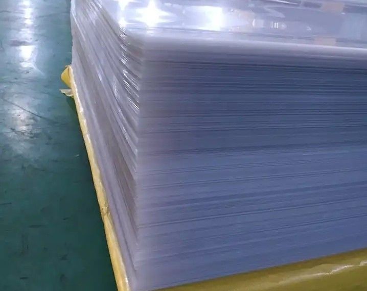 0.04-0.1 mm Épaisseur A3 ou sur mesure PVC revêtue MCO-W Haute résistance à la traction et au point de rupture