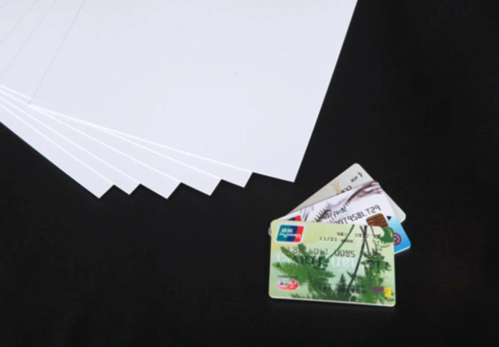 Matériau transparent A4 PC Le choix parfait pour les produits de cartes d'identité en polycarbonate