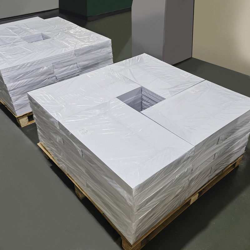 Carréité ≤1 mm/m Carte en plastique en PVC HP Indigo Impression numérique avec bonne résistance aux chocs