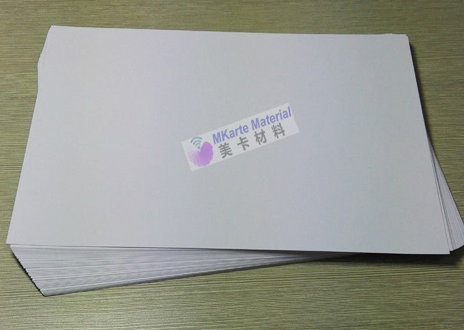 Le PVC imprimable de double jet d'encre latéral couvre l'excellente adhérence d'encre pour Smart Card en plastique